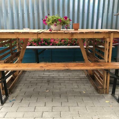 Banat 4 Hostel Bukares Bagian luar foto