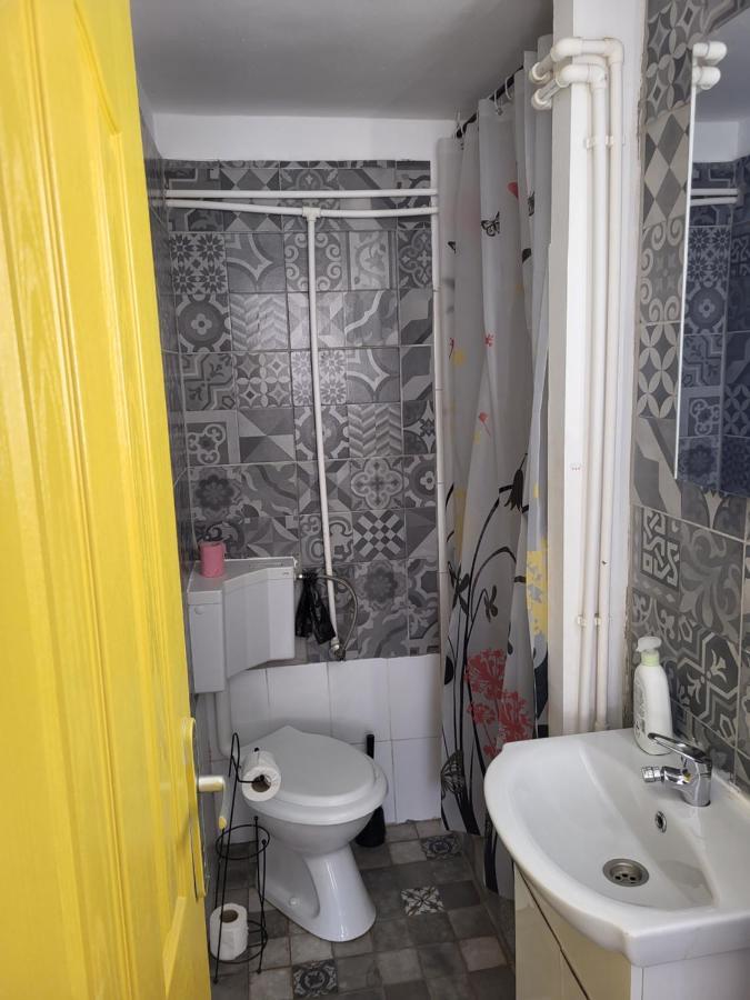 Banat 4 Hostel Bukares Bagian luar foto