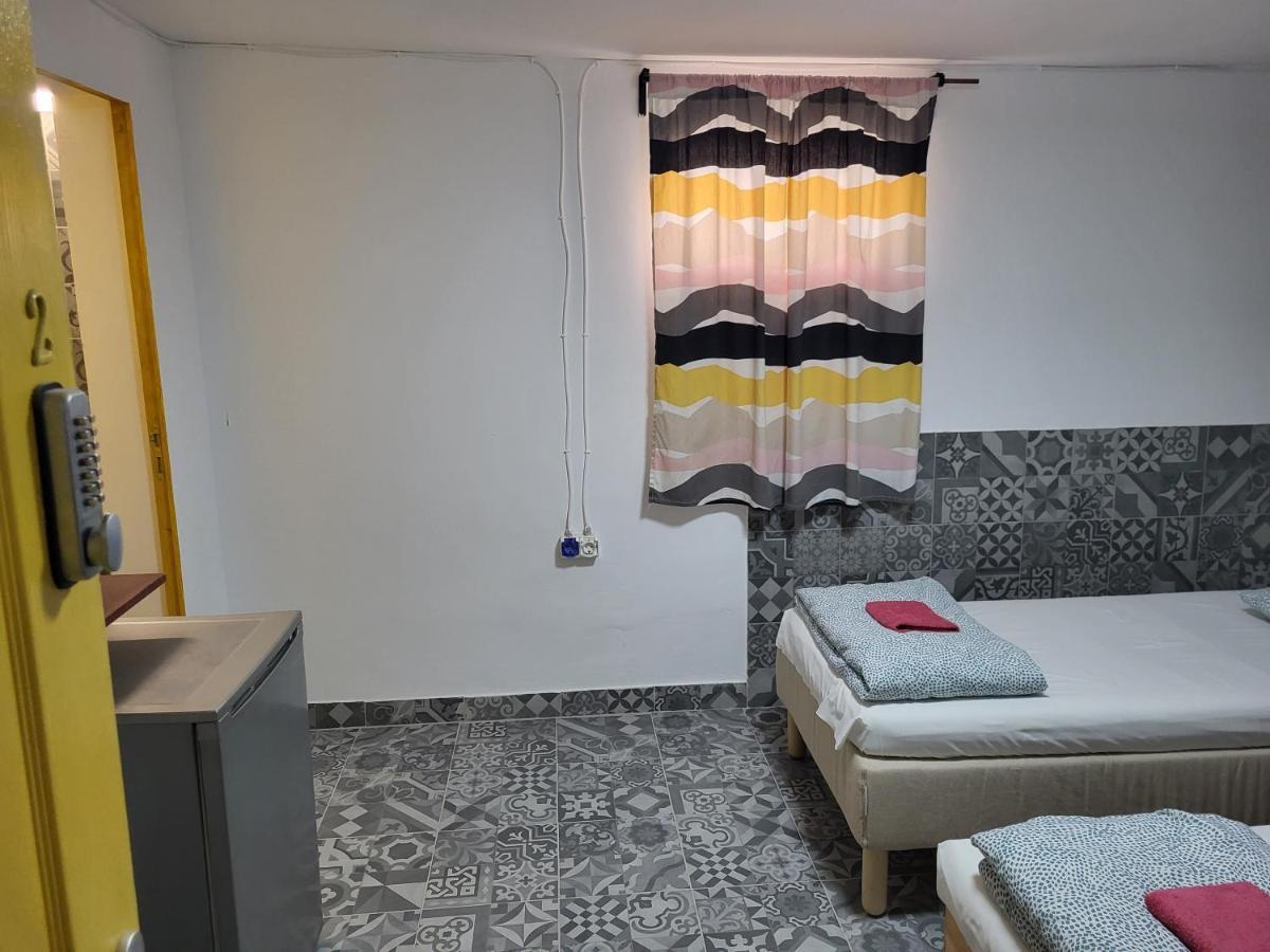 Banat 4 Hostel Bukares Bagian luar foto