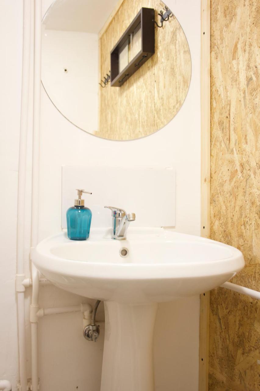 Banat 4 Hostel Bukares Bagian luar foto