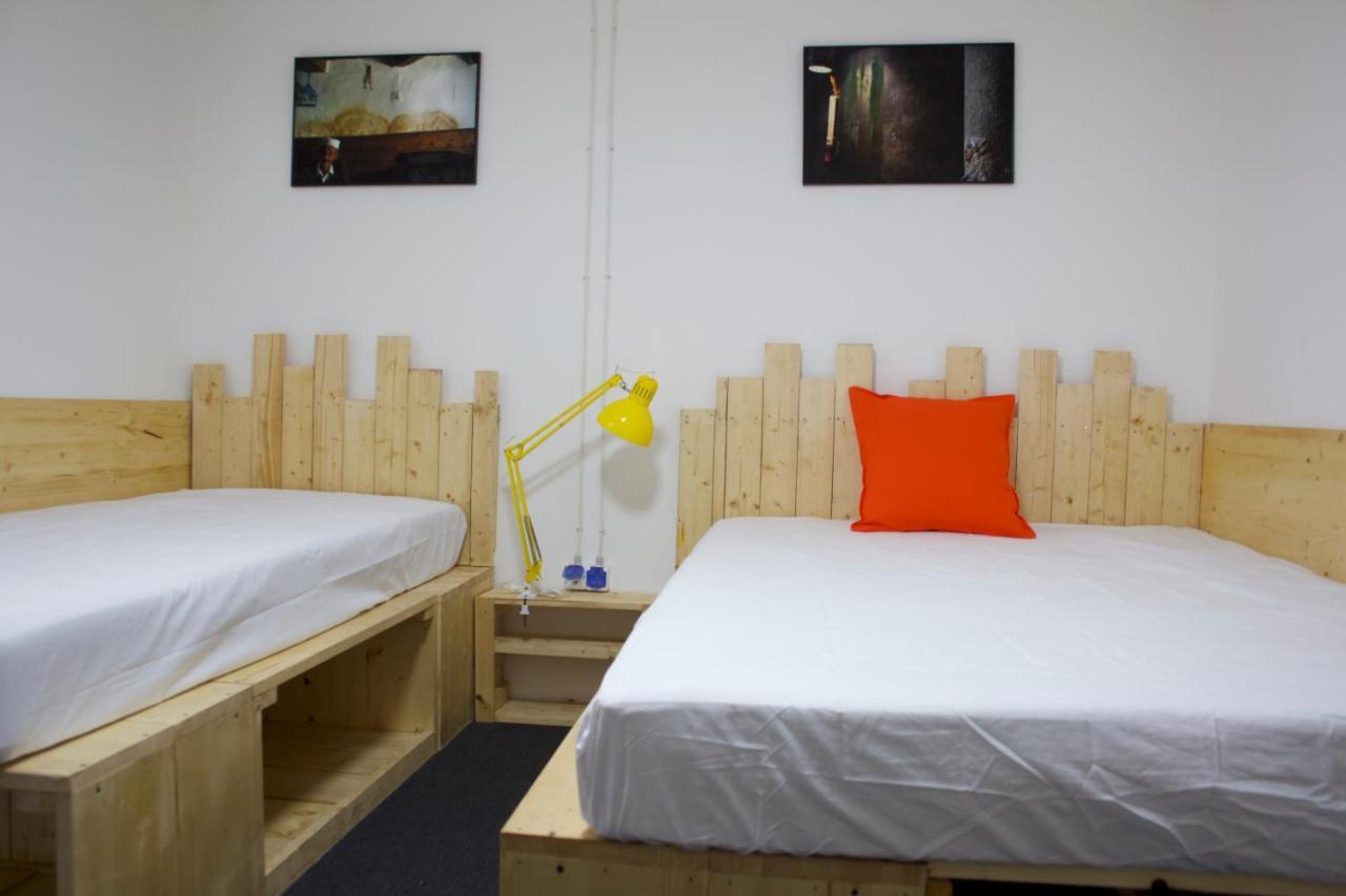 Banat 4 Hostel Bukares Bagian luar foto