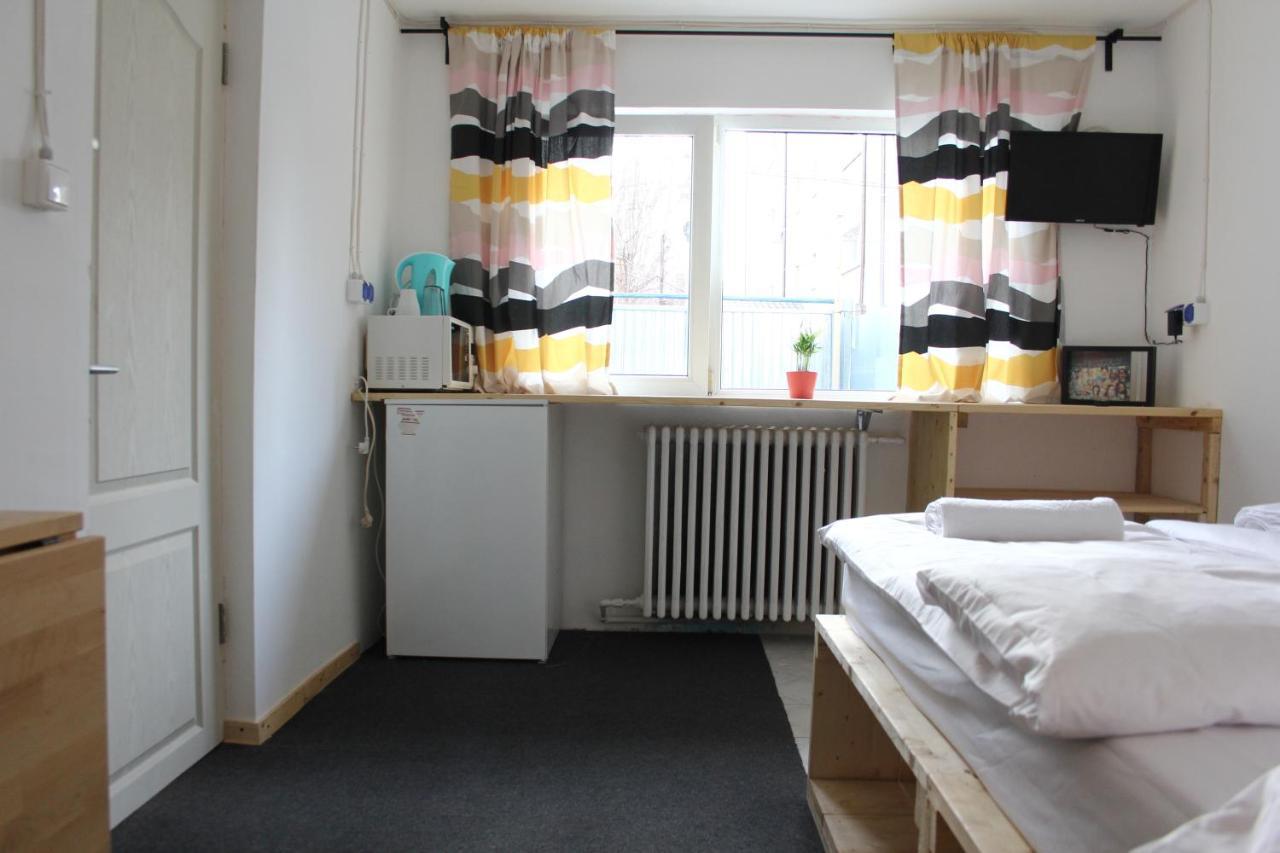 Banat 4 Hostel Bukares Bagian luar foto